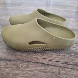 Crocs Mellow Recovery green clogs women's 7 comfort cushioned shoes slip on